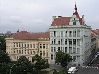 دانشگاه The University of Finance and Administration